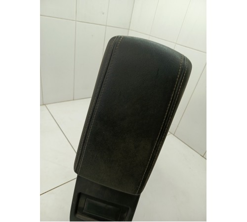 Центральная консоль с подлокотником