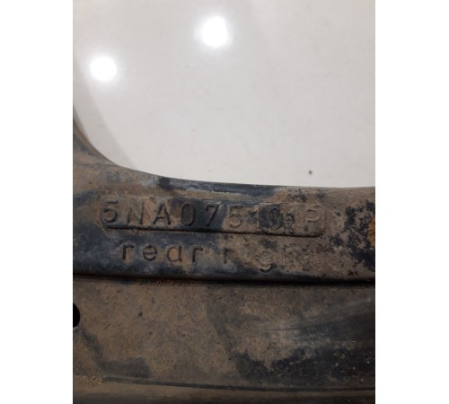 Брызговик (задний правый)