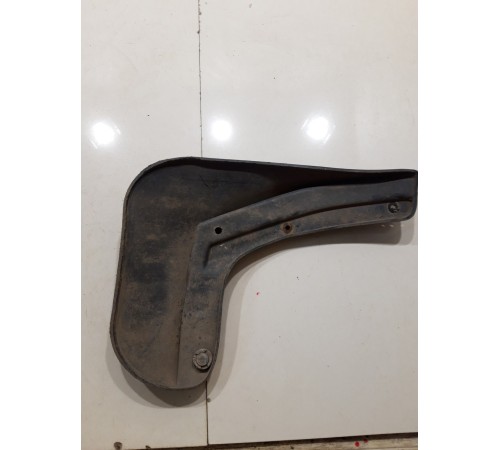 Брызговик (задний правый)