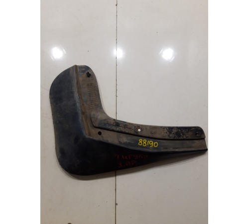 Брызговик (задний правый)