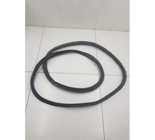 Уплотнитель багажника