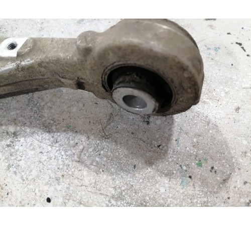 Верхний передний рычаг левый