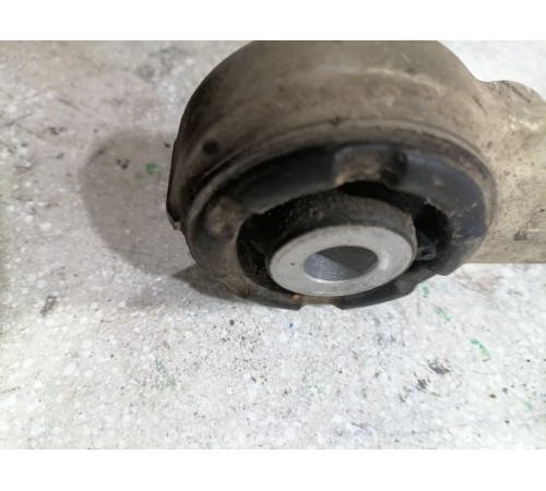 Верхний передний рычаг левый