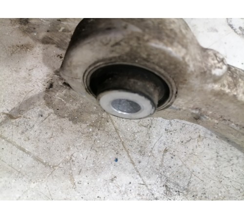 Верхний передний рычаг левый