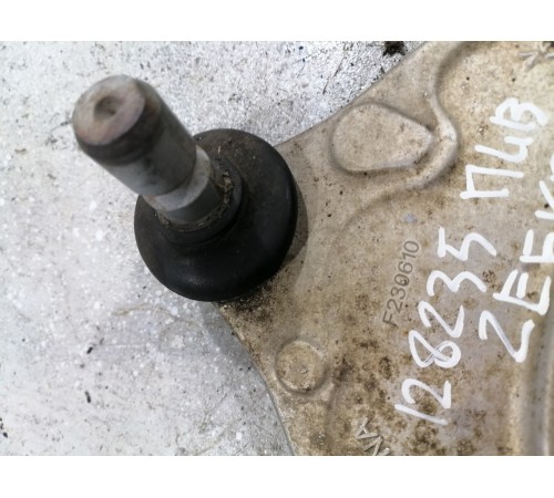 Верхний передний рычаг левый