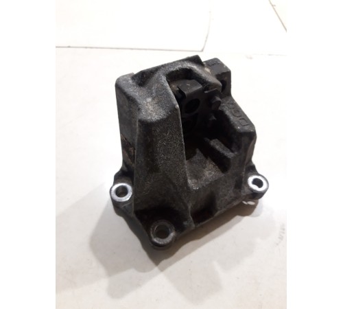 Опора двигателя левая