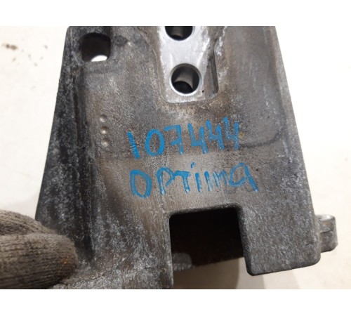 Опора двигателя левая