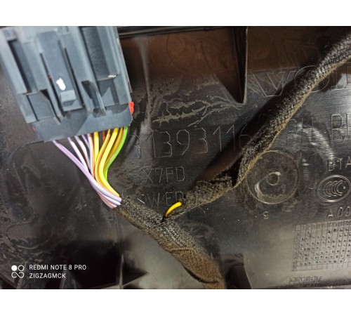 Обшивка двери (задняя правая)