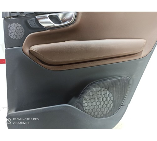 Обшивка двери (задняя правая)