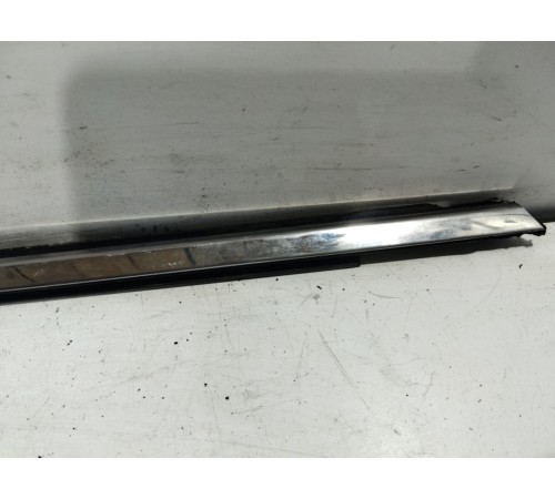 Уплотнитель стекла (передний правый наружный)