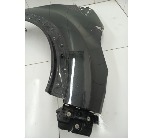 Крыло переднее правое