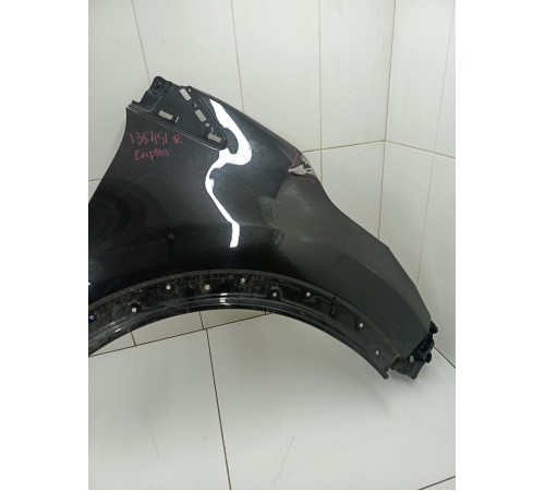 Крыло переднее правое