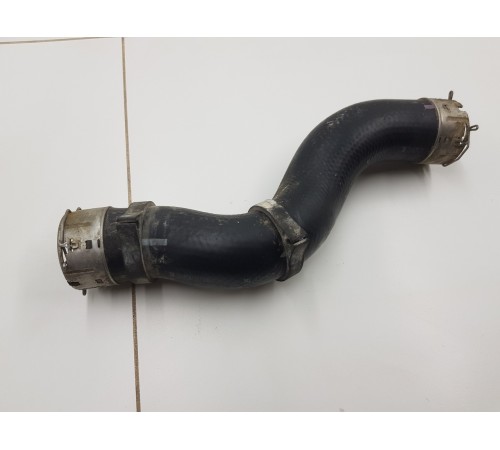 Патрубок системы охлаждения двигателя