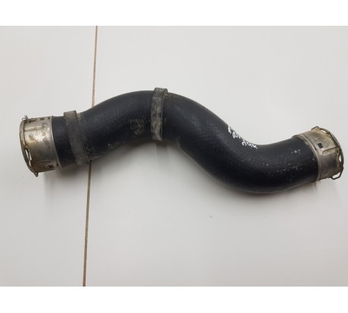 Патрубок системы охлаждения двигателя