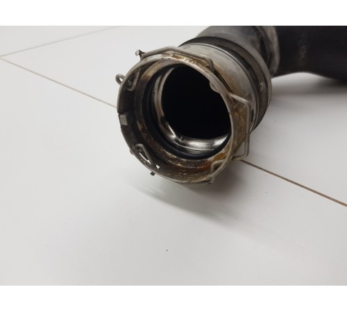 Патрубок системы охлаждения двигателя