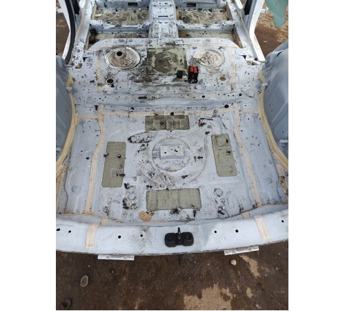 Ниша багажника запасного колеса