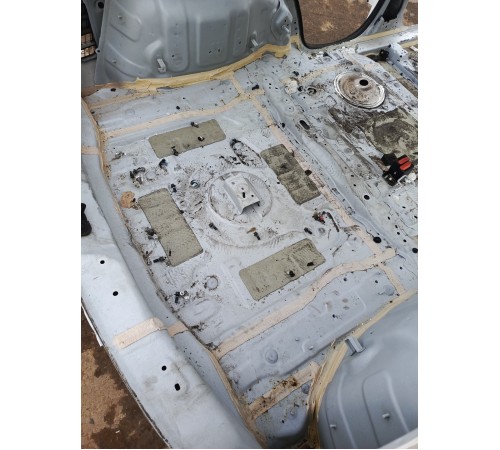 Ниша багажника запасного колеса