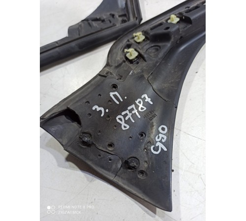 Уплотнитель стекла (задний правый)