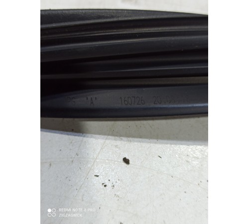 Уплотнитель стекла (задний правый)