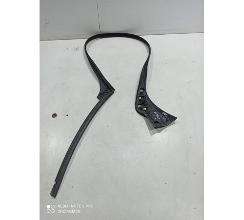 Уплотнитель стекла (задний правый)