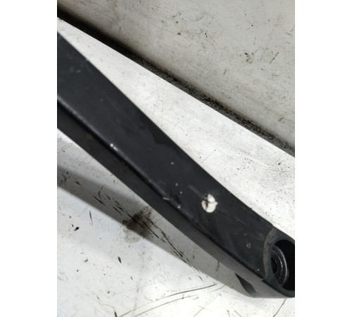 Поводок стеклоочистителя правый