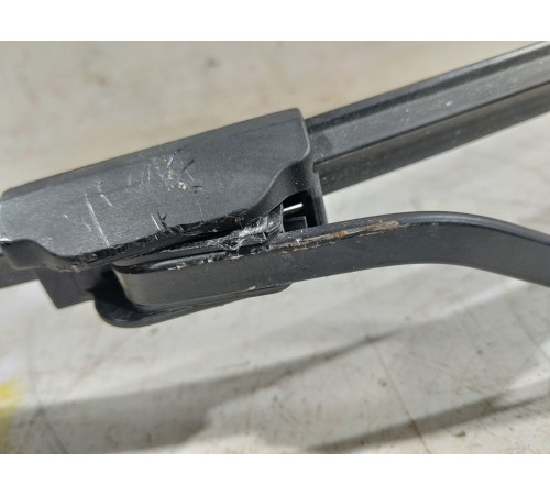 Поводок стеклоочистителя правый