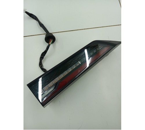 Фонарь крышки багажника правый