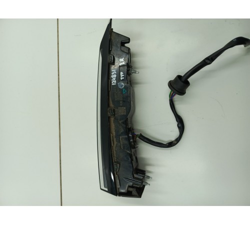 Фонарь крышки багажника правый