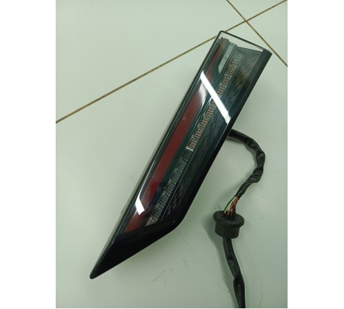 Фонарь крышки багажника правый