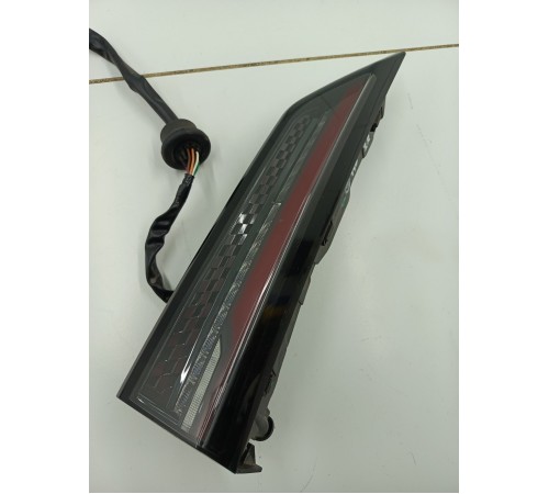 Фонарь крышки багажника правый