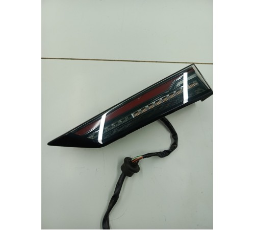 Фонарь крышки багажника правый