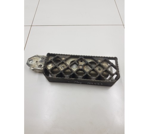 Площадка подножки кабины левая