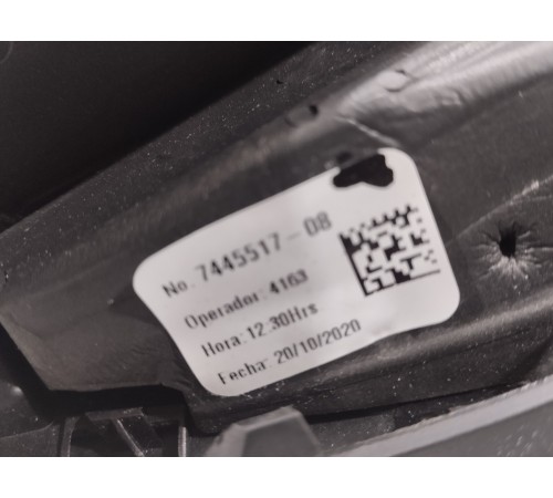 Угол двери внутренний (передний левый)