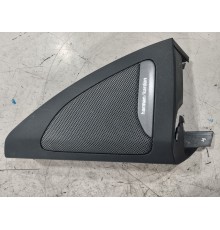 Угол двери внутренний (передний левый)