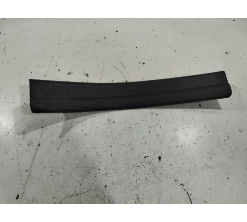 Накладка порога (задняя правая)