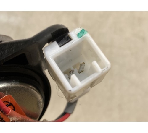 Динамик высокочастотный (передний правый)