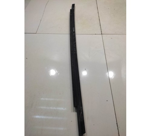 Уплотнитель стекла (задний, правый, внешний)