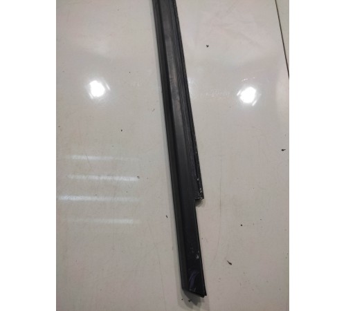 Уплотнитель стекла (задний, правый, внешний)