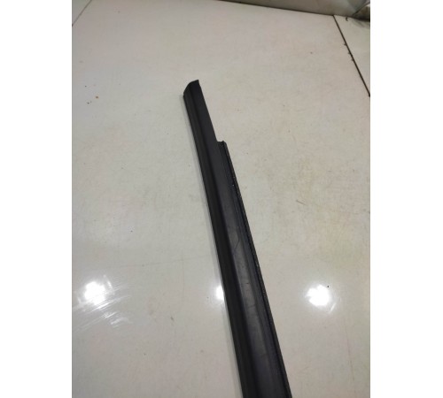 Уплотнитель стекла (задний, правый, внешний)