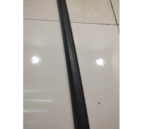 Уплотнитель стекла (задний, правый, внешний)