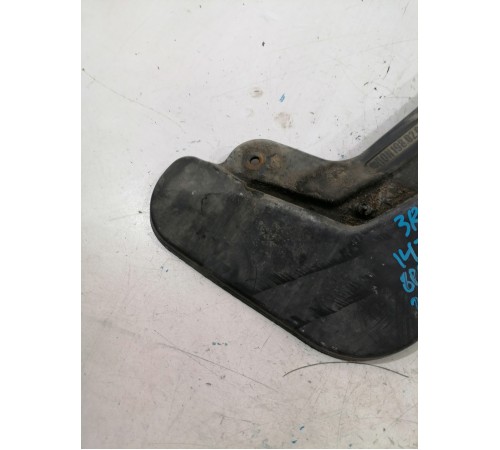 Брызговик задний правый