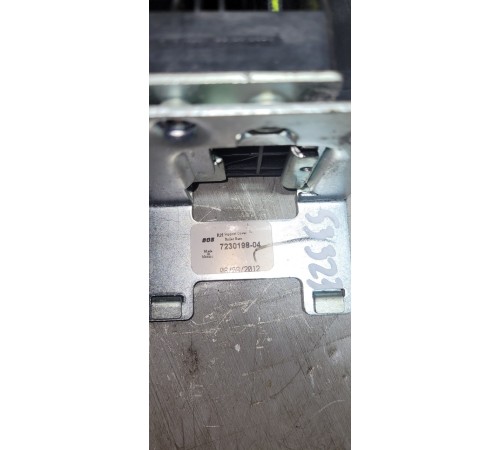 Замок задней шторки багажника