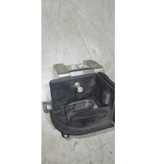 Замок задней шторки багажника