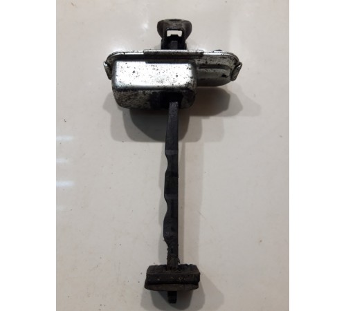 Ограничитель двери (передний, правый)