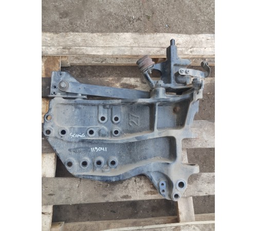 Кронштейн переднего усилителя бампера правый