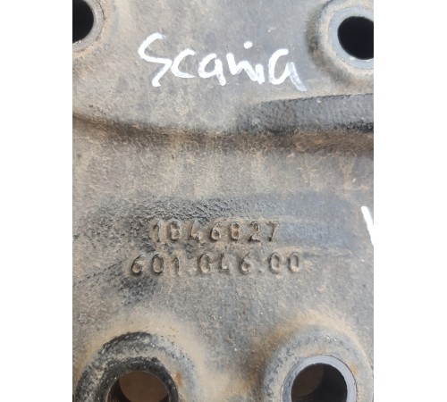 Кронштейн переднего усилителя бампера правый