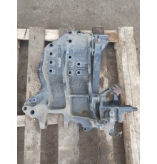 Кронштейн переднего усилителя бампера правый