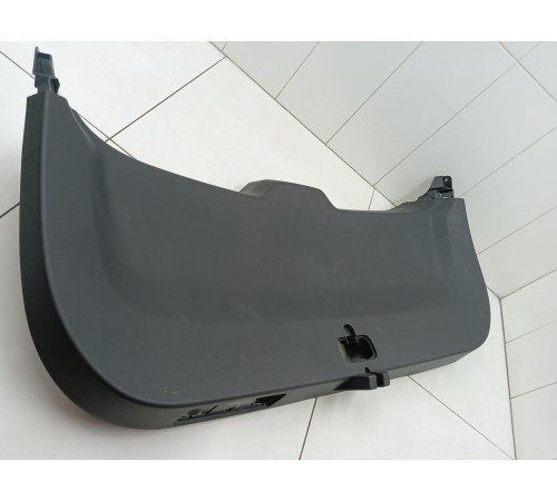 Обшивка крышки багажника