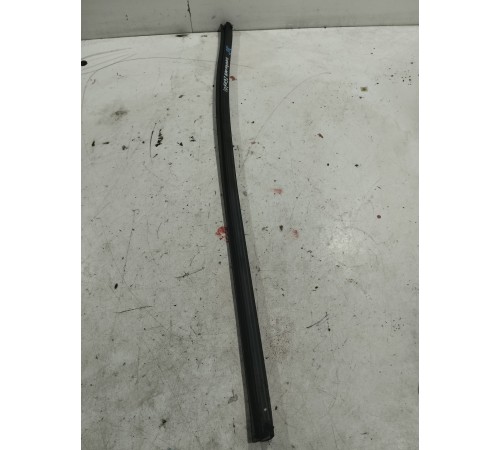 Уплотнитель стекла сдвижной двери правый внутренний