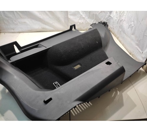 Обшивка багажника (задняя, правая)